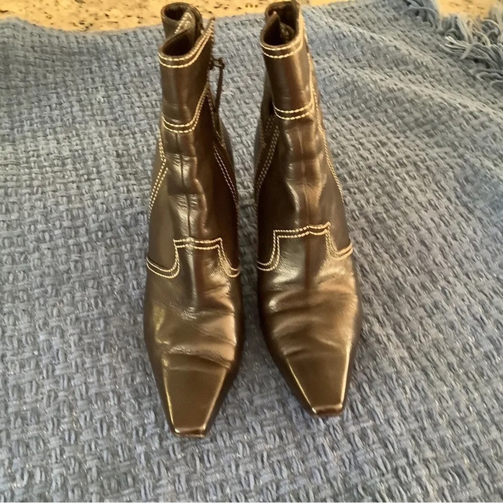 Tods pointy ankle boots